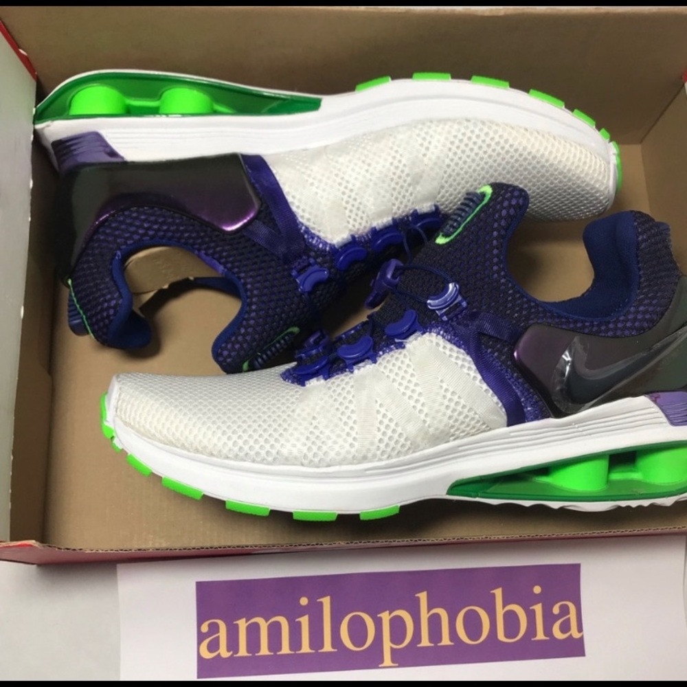 Women Nike shocks gravity size 8.5